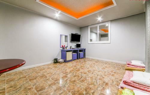 Changwon Sky Motel