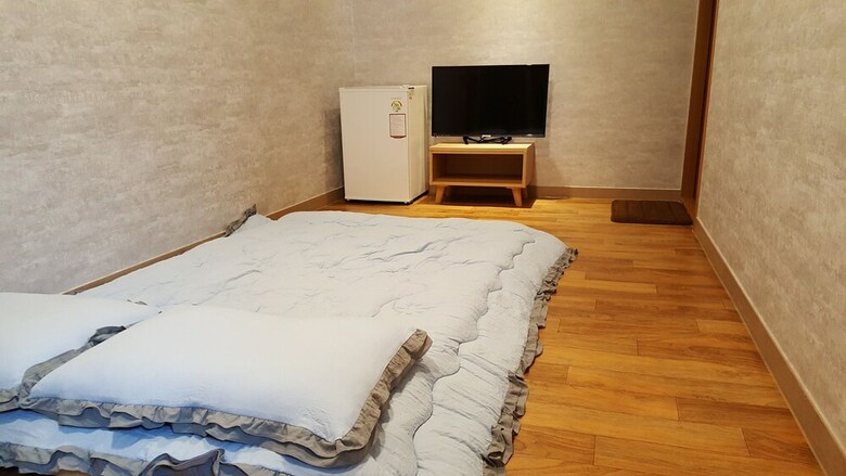 Hostal Hwangridangil Adamjeong