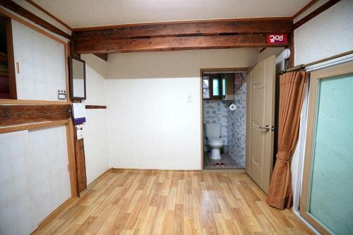Hostal Former Guamseowon Hanok Guesthouse