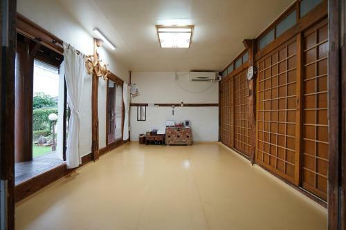 Hostal Former Guamseowon Hanok Guesthouse