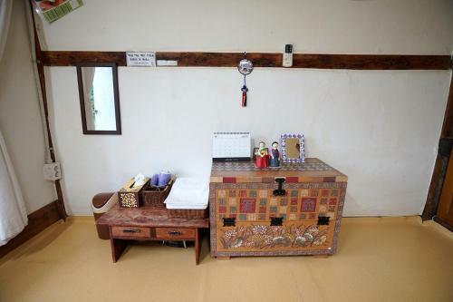 Hostal Former Guamseowon Hanok Guesthouse