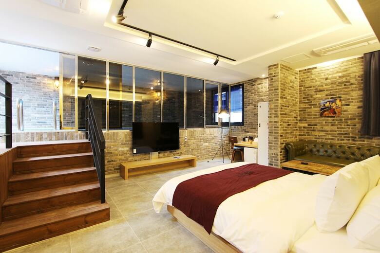 Instar Tourist Hotel