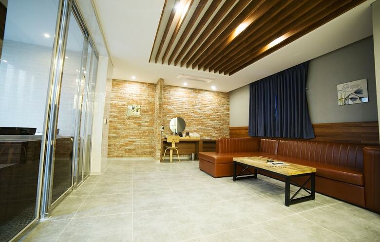 Instar Tourist Hotel