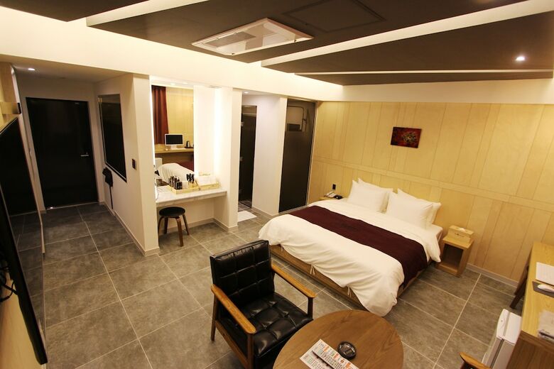 Instar Tourist Hotel
