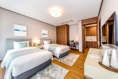 Camphortree Hotel And Resort