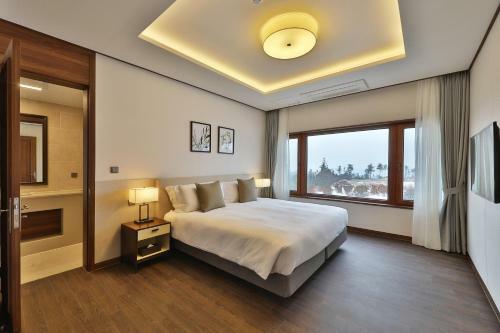 Camphortree Hotel And Resort