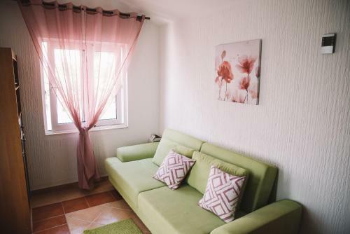 Apartments Hollaj