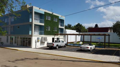 Hotel Relax Inn Suites