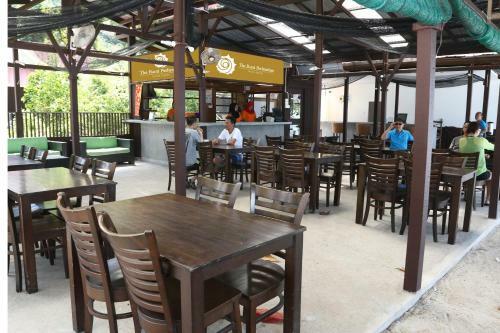 The Barat Perhentian