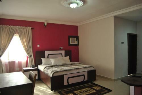 De Royal Legacy Hotel And Suites