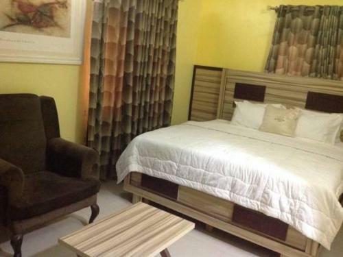 Beck Flo Hotel & Suites Ent