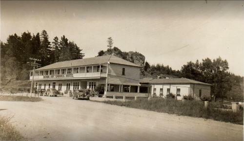 Te Puia Hot Springs Hotel