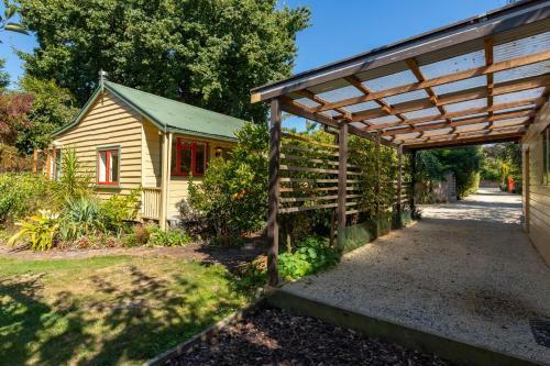 Bed & Breakfast Shy Cottage And Studio