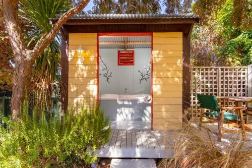 Bed & Breakfast Shy Cottage And Studio