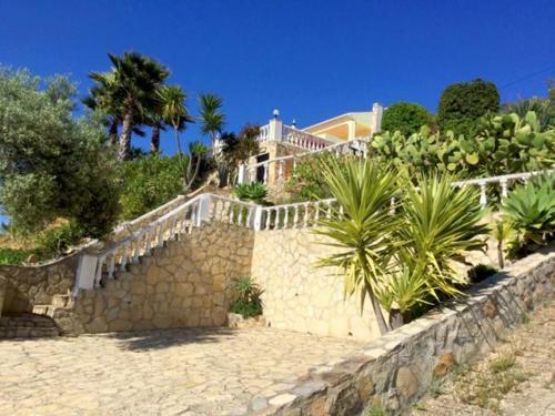 Vale De Rosas Villa Sleeps 8