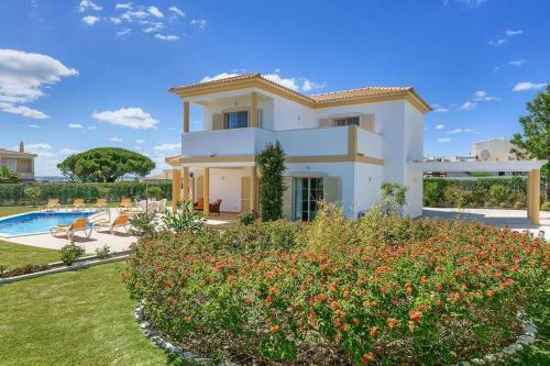 Gale Villa Sleeps 8 Pool Air Con Wifi