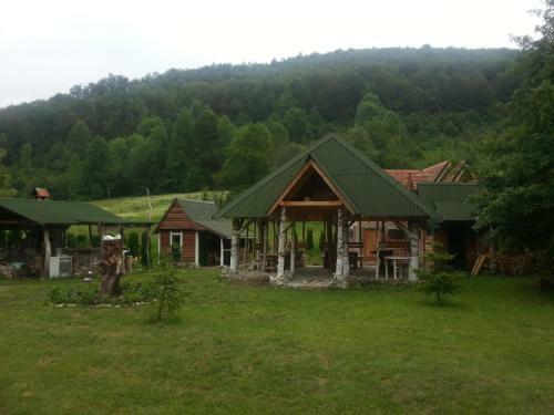 Lodge Staparski Sorrento