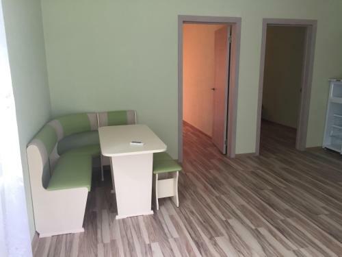 Hostal Uyut Guest House