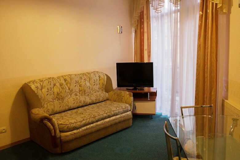 Holiday Hotel
