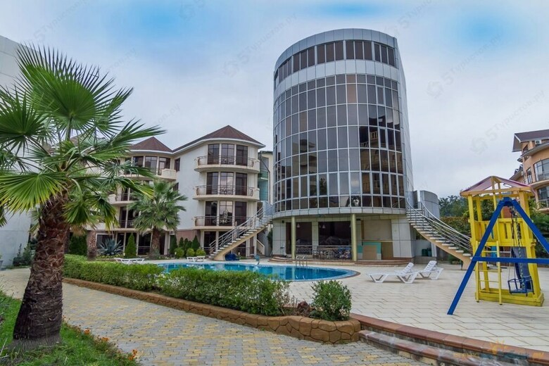 Holiday Hotel