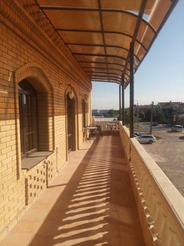 Hostal Ronai Holl Guest House