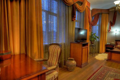 Kadgaron Hotel