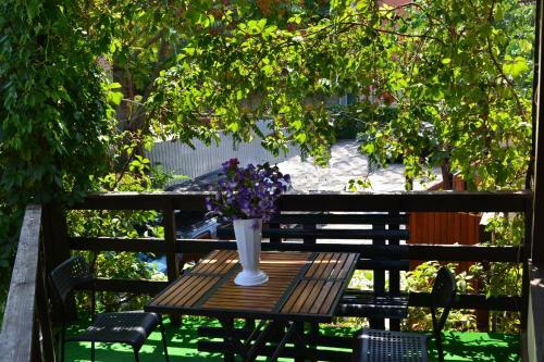 Hostal By The Beach Guest House
