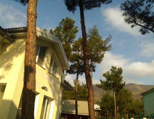Hostal Uyut Guest House