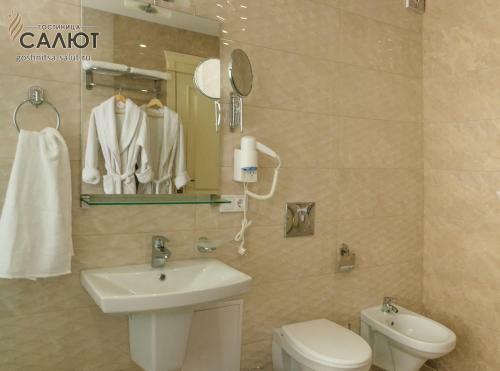 Salut Hotel
