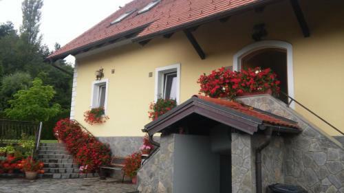 Hostal Tourist Farm Pri Ratu