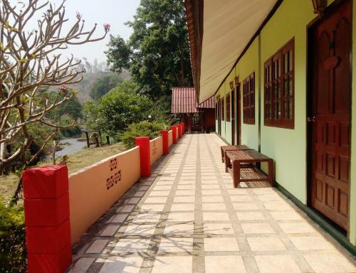 Hotel Umphangburi Resort