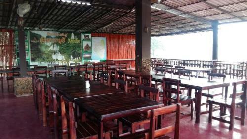 Hotel Umphangburi Resort