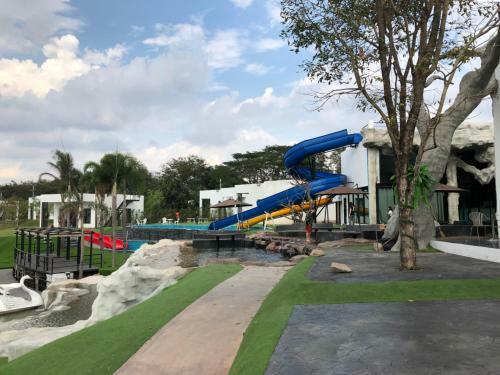 Hotel I View Park Resort