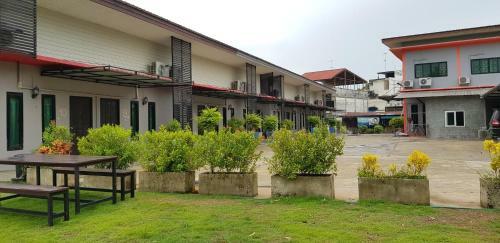 Hotel Baan Sri Family