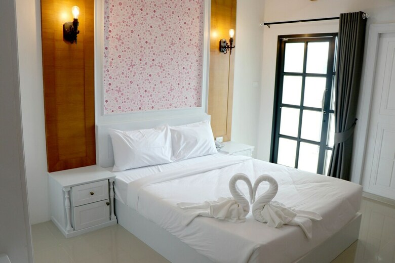 Ploy's Pearl Hotel