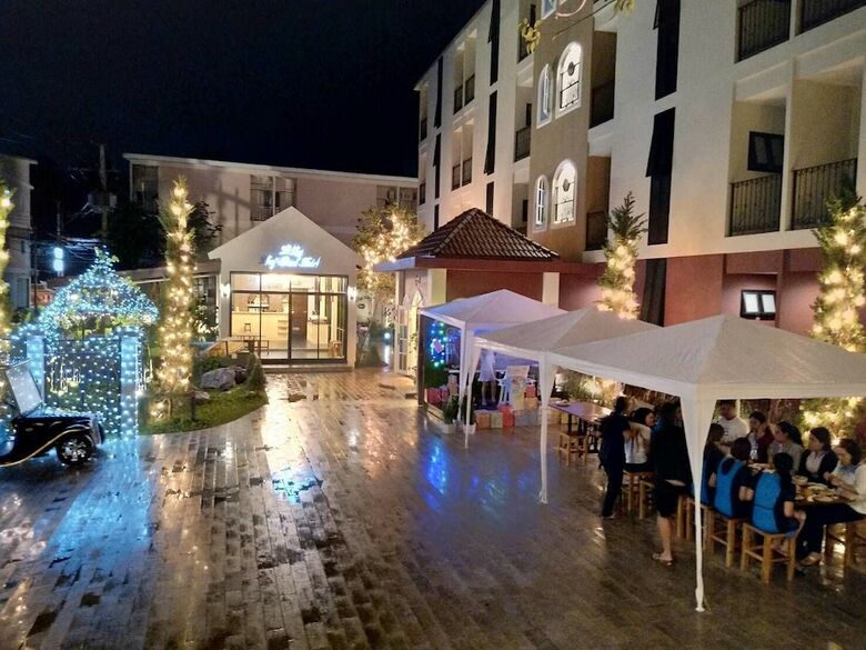 Ploy's Pearl Hotel