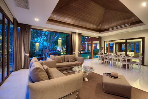 Six Hills Sea View Villa