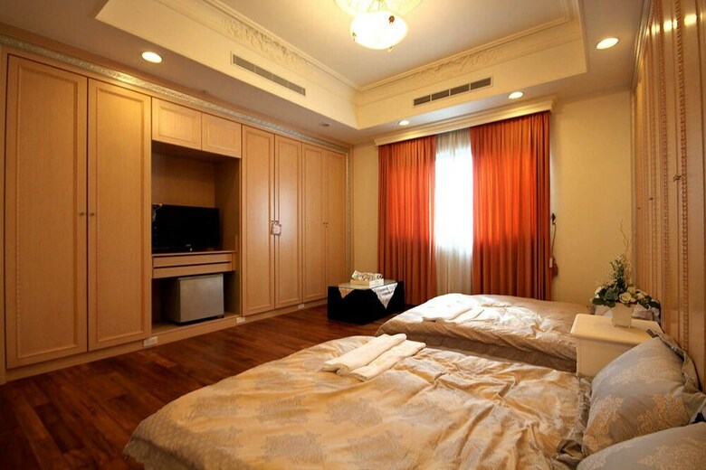 Hostal Baroque House