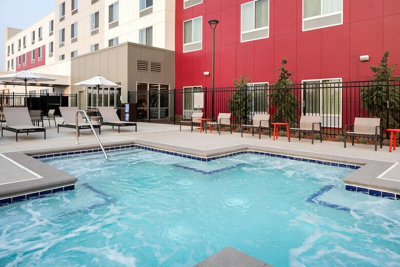 Hotel Courtyard By Marriott Pullman