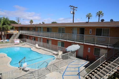 Motel Chateau Inn & Suites