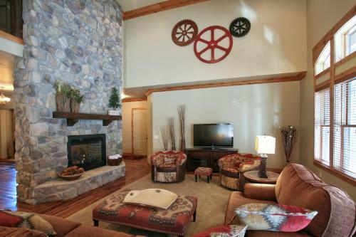 Boulder Ridge Home