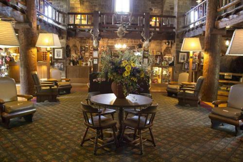 Giant City Lodge