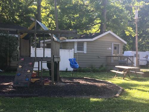 Shade Acres Campgound And Cottages
