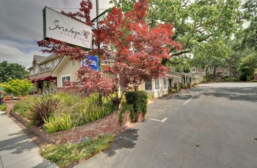 Hotel Saratoga Oaks Lodge