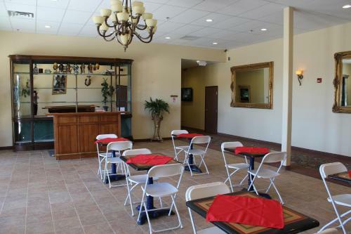 Hotel Silverland Inn & Suites