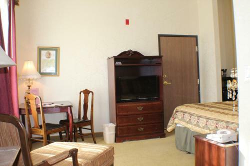 Hotel Silverland Inn & Suites