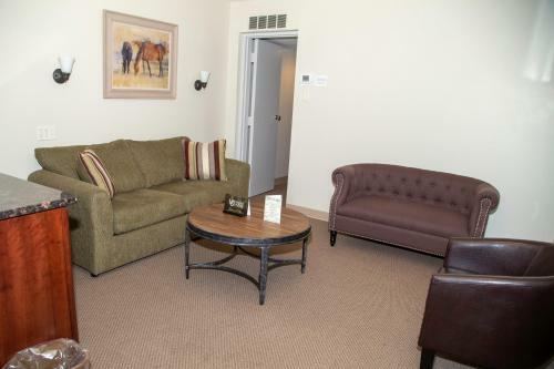 Hotel The Stables Inn & Suites