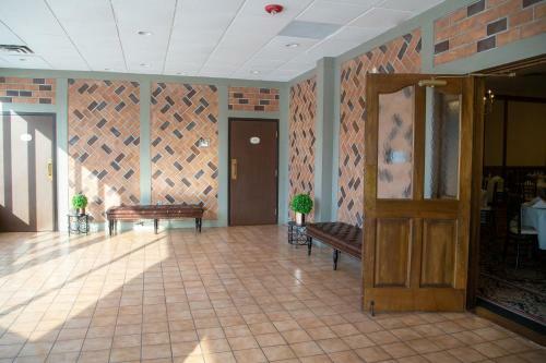 Hotel The Stables Inn & Suites