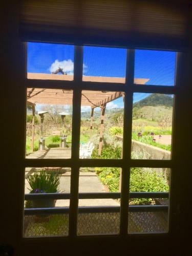 Bed & Breakfast Rustridge Ranch & Winery