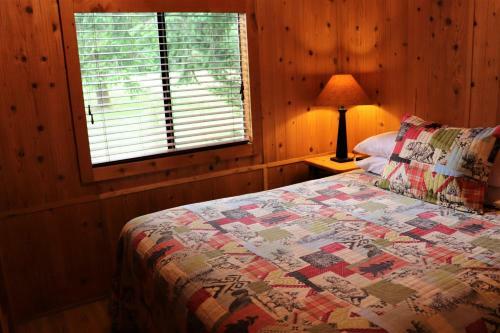 Hotel Lone Fir Resort
